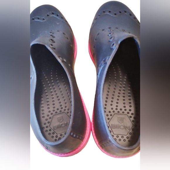 BIION Unsex Black and Magenta Rubber Oxford Golf Shoes Men Size 4 Women Size 6. - Picture 3 of 6
